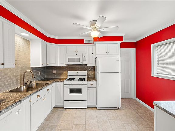 4th image of 28219 Grant St