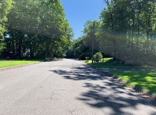 4 Chuse Dr, Seymour, CT 06483