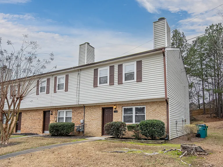 114 Bentley Pkwy #B — Photo 1