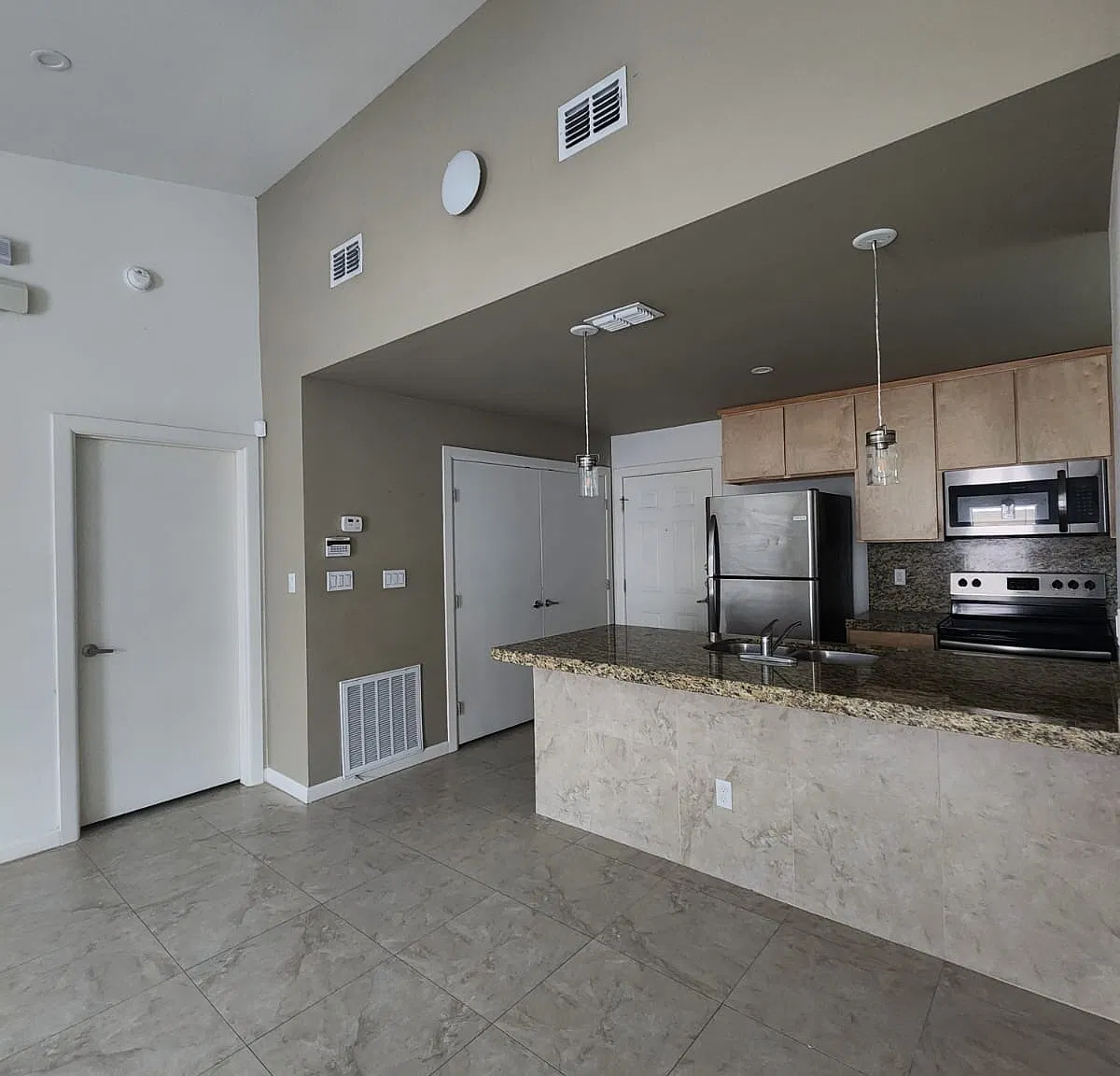 1 bed, $800 — Photo 1