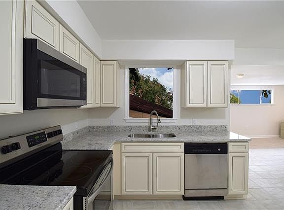 3rd image of 2118 Illinois Ave