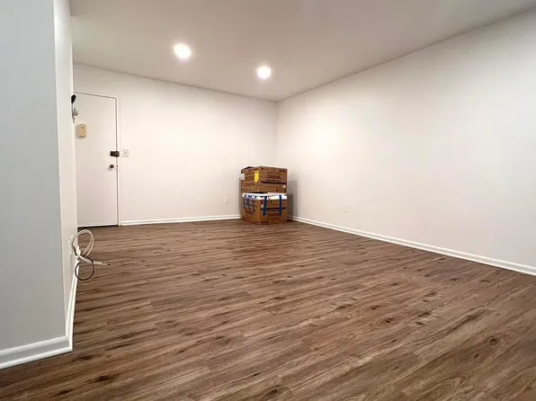 1000 Knapps Hwy APT 27, Fairfield, CT 06825