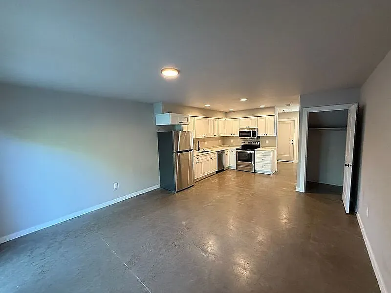 2901 Waverly Dr SE #101 photo 1