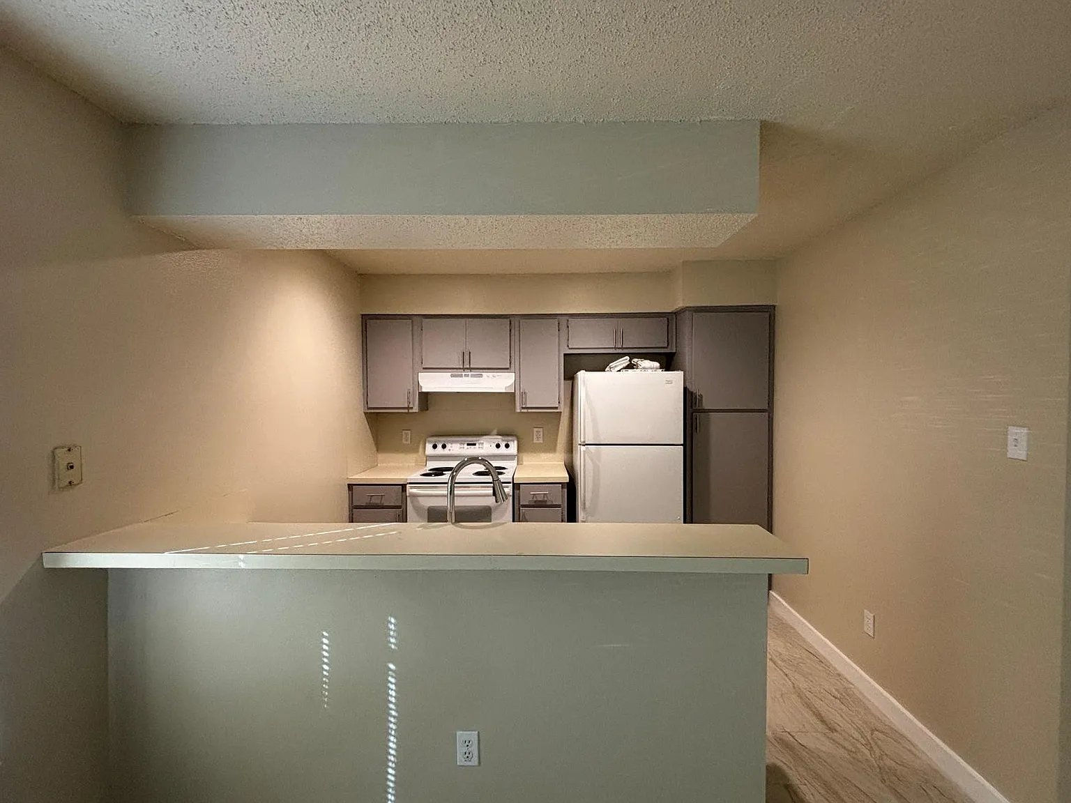 2 bed, 1.0 bath, 763 sqft, $1,200 — Photo 2