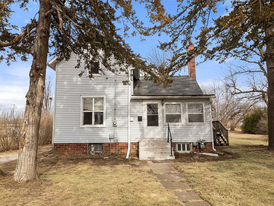 1st image of 715 E 1st St