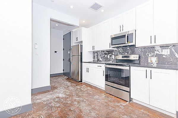 1st image of 2115 Regent Pl #4