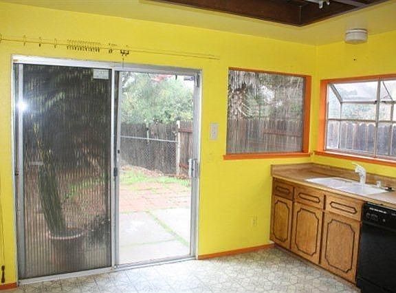 3rd image of 3432 Hanks St