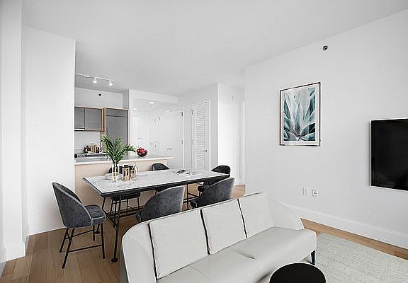 4th image of 10 City Pt APT 35R
