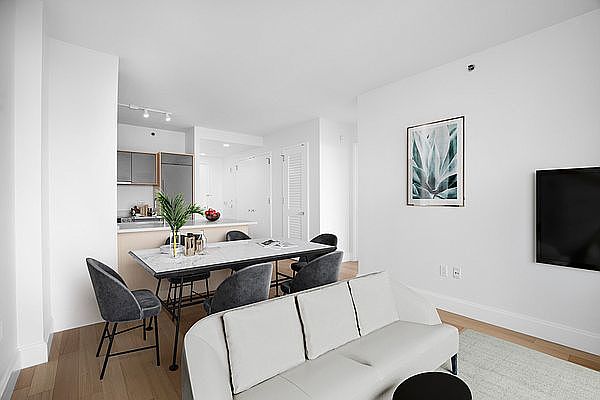 1st image of 10 City Poin APT 28R