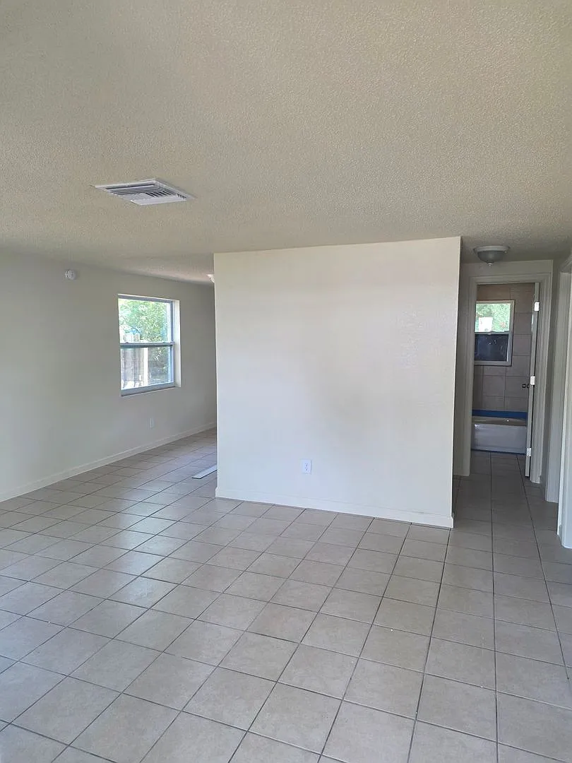 Building Photo - 5625A 6th Street Ct E