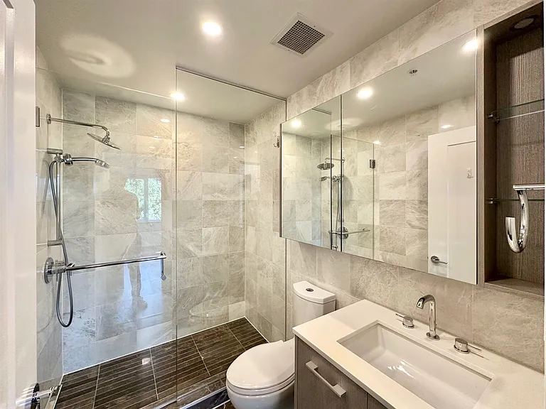 4908 Cambie St #304 — Photo 7