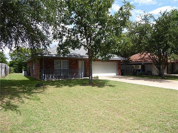 2nd image of 424 Bent Wood Dr