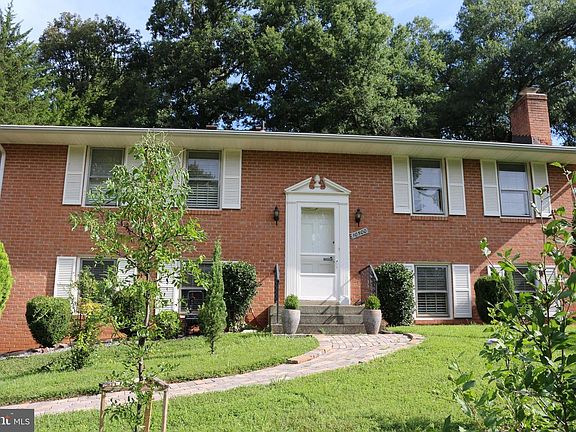 3rd image of 10500 Linfield St