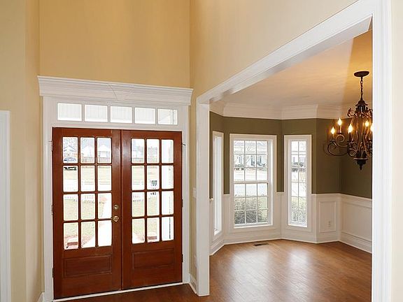 3rd image of 305 Live Oak Ct
