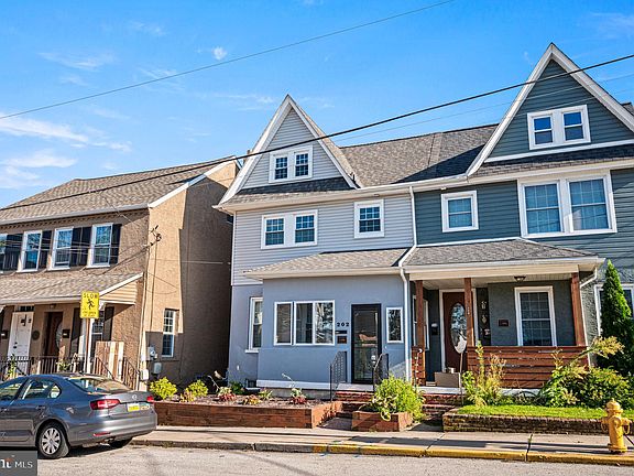 2nd image of 202 E Linden St