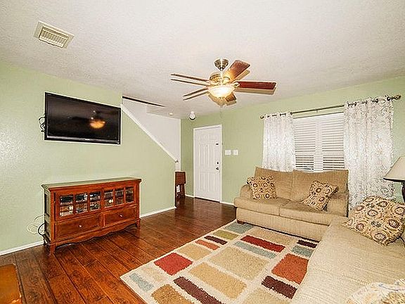 4th image of 27 Great Hills Dr