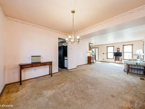 3rd image of 716 Gardenia Ln