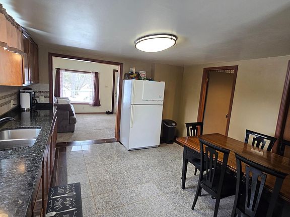 3rd image of 320 Elm St