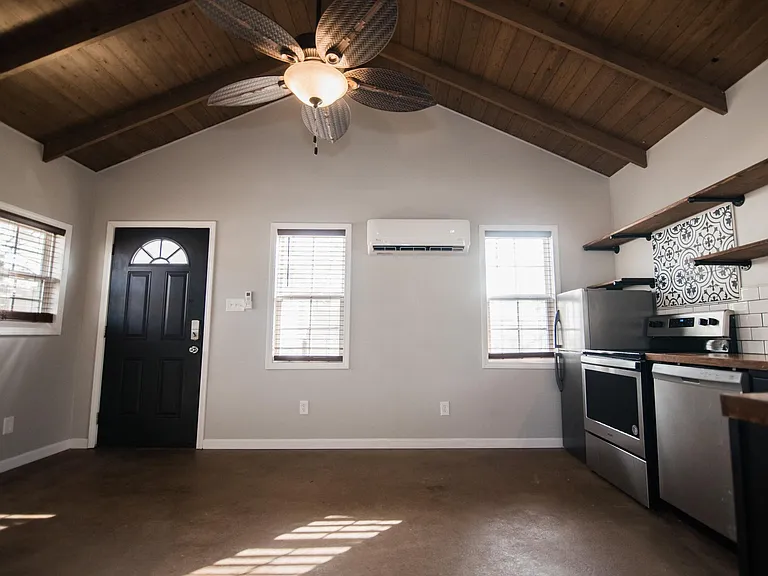 823 N Fillmore St — Photo 10