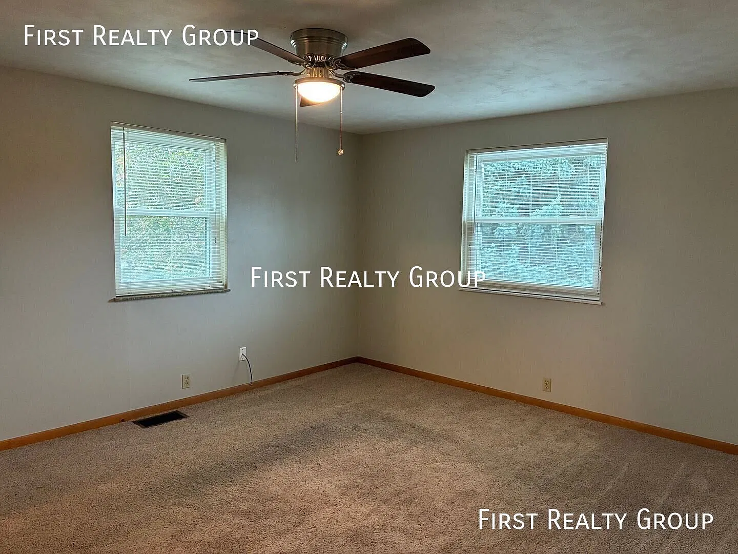 2 Bedroom Upstairs Apartment For Rent, Move In Ready! — Photo 2