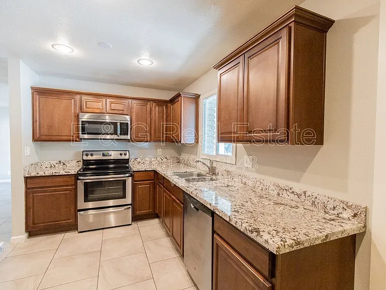 1620 S Hardy Dr — Photo 8