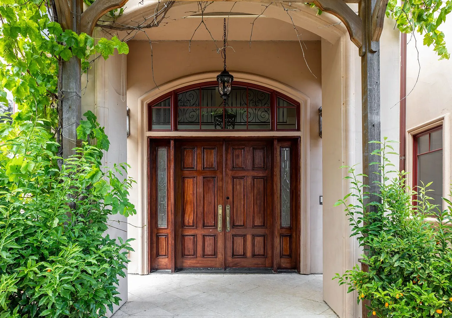 Amazing home, with incomparable views and privacy, but close in convenience! — Photo 3