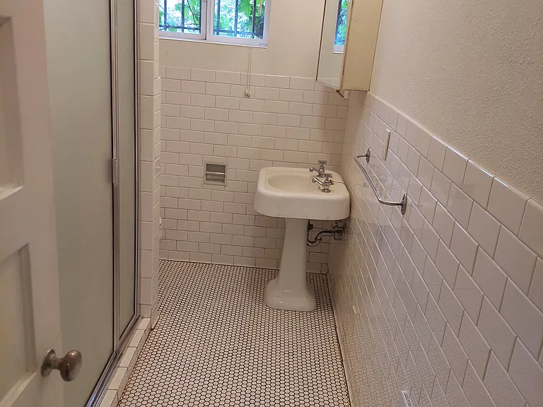 317 E Thomas St #7 — Photo 12
