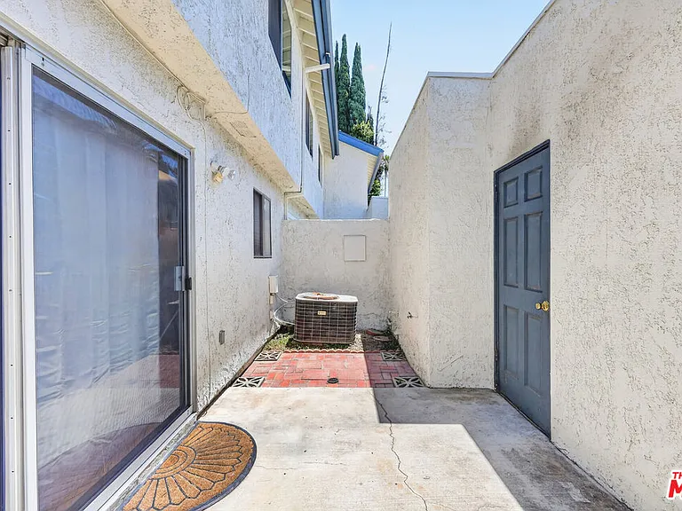 19221 Sherman Way #40 — Photo 24