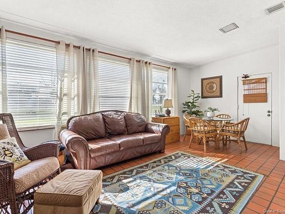 4th image of 405 W Oak Ln