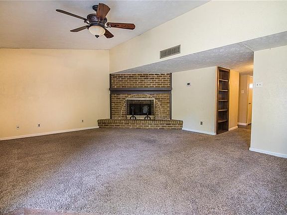 3rd image of 2625 Lake Park Dr