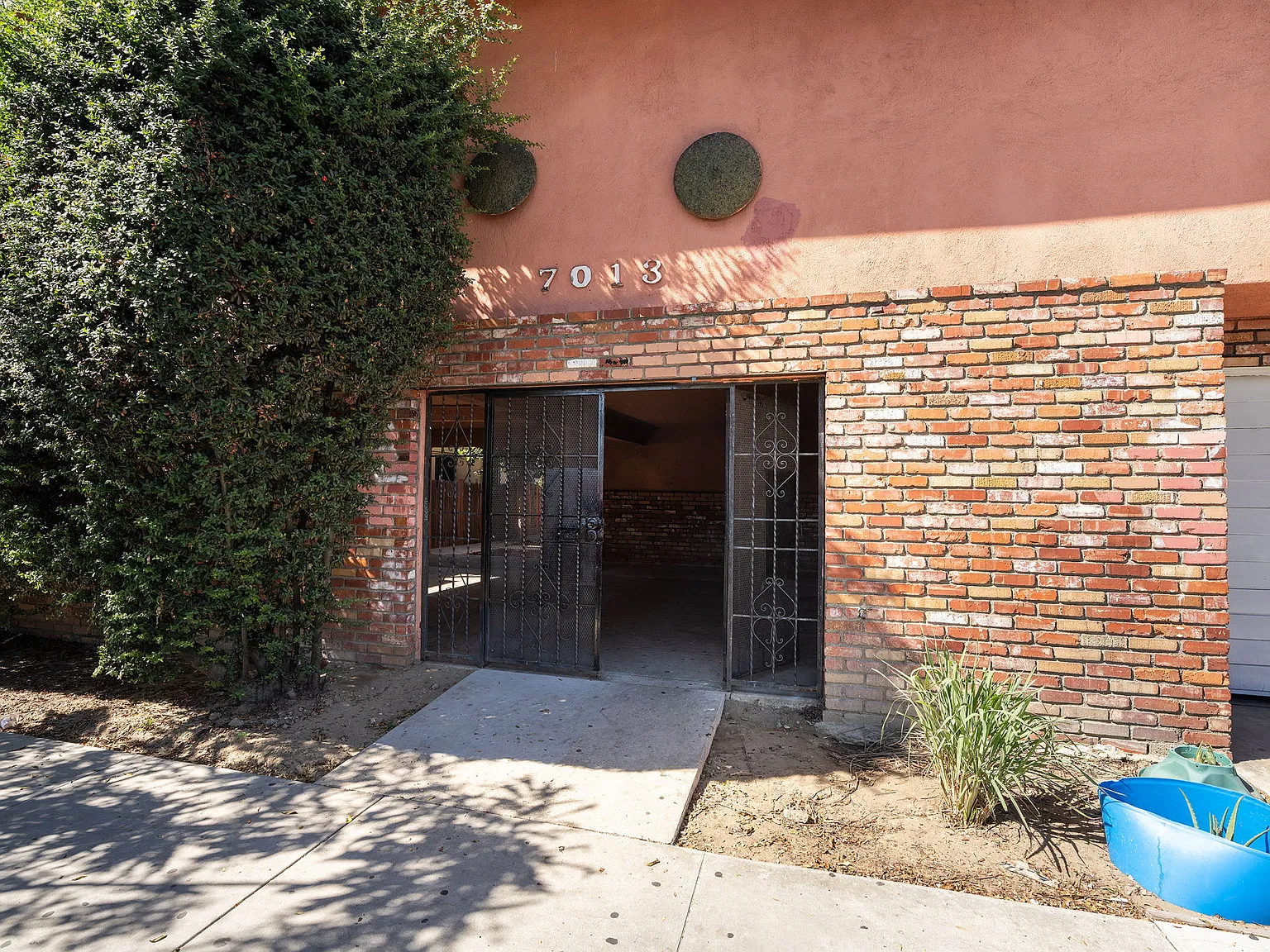 2 bed, 800 sqft, $2,300 — Photo 2