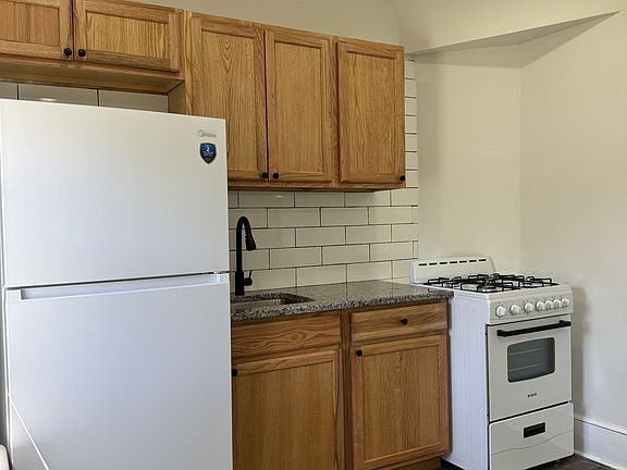 5th image of 517 Bentley Ave Unit B