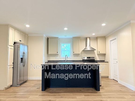 5th image of 19050 Savannah Rd
