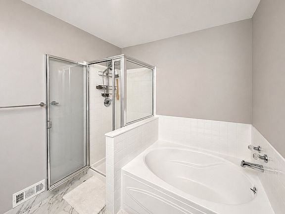 5th image of 605 Magnolia Ln