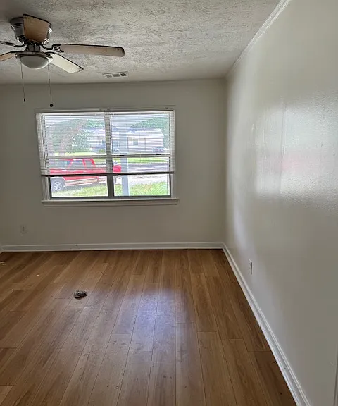 E Northside Dr — Photo 4