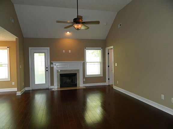 4th image of 903 Cherry Blossom Ln