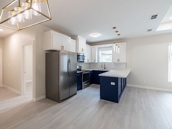 4th image of 3003 Carson St #A