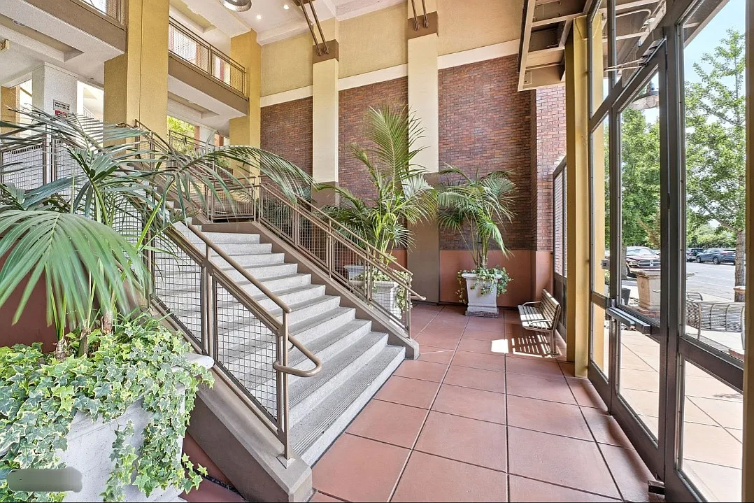 1 bed, 1.5 bath, 824 sqft, $2,850 — Photo 3