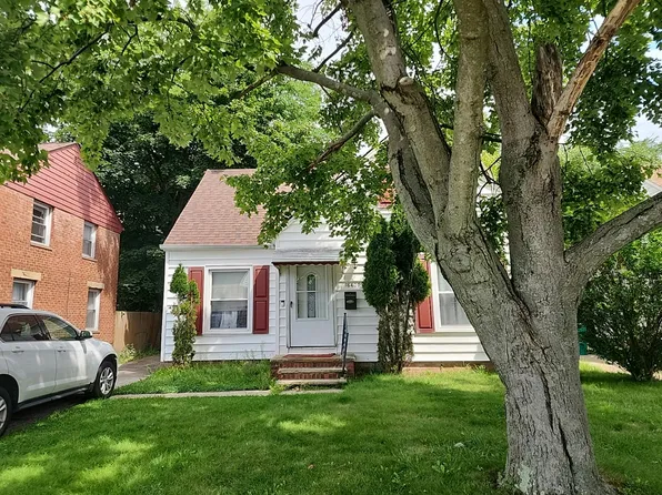 18407 Highland Dr, Maple Heights, OH 44137