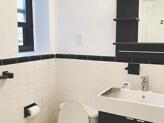 5th image of 165 Vroom St #312