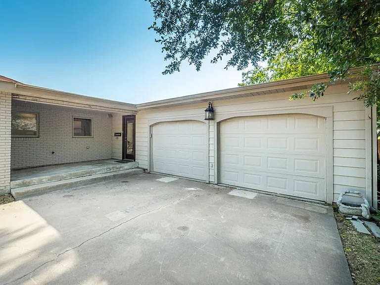 1049 Summerplace Ln — Photo 10