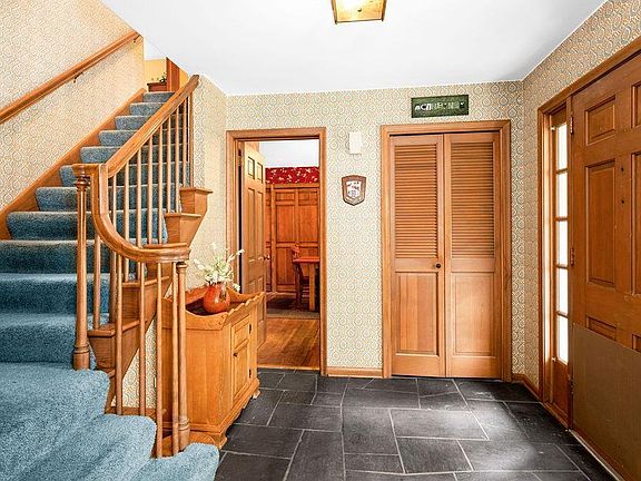 3rd image of 1953 Woodhaven Ln