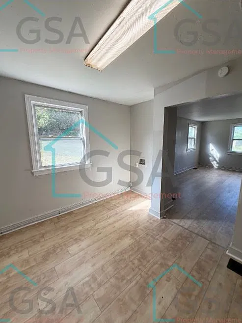 2 bed, 700 sqft, $1,000 — Photo 3