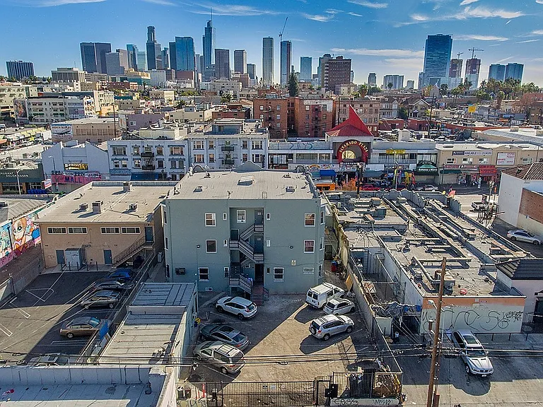 MacArthur Park Apartments — Photo 23