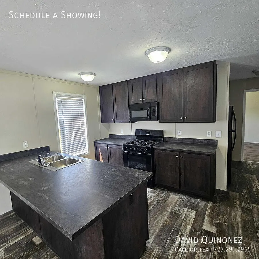 2737 W Washington Ctr — Photo 2