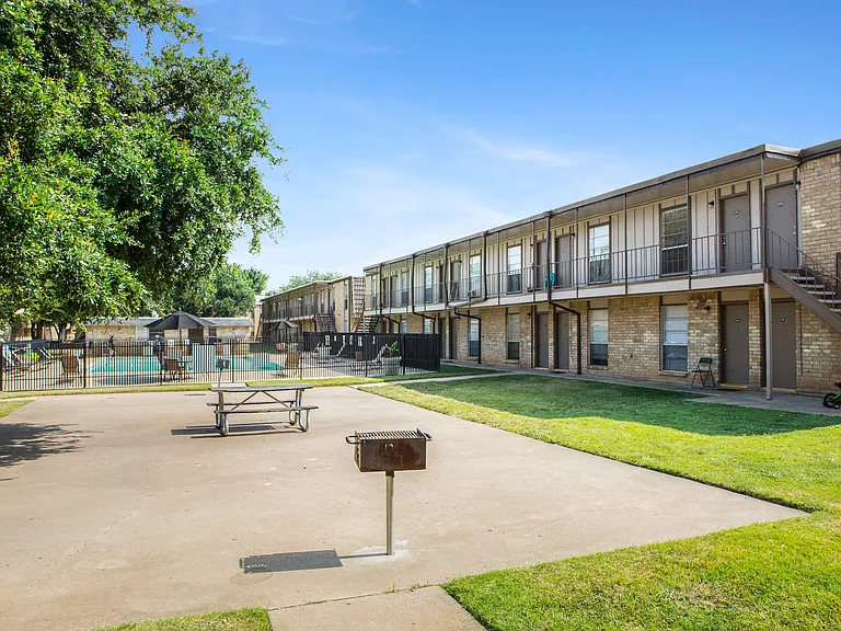 Bear Creek Apartments — Photo 24