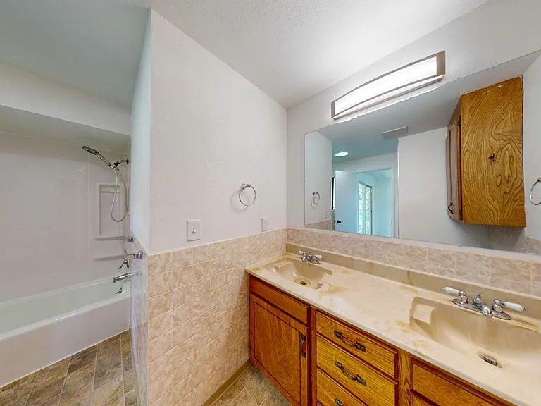 435 -Keystone Apartments — Photo 23