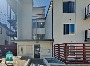 240 Athol Ave #301, Oakland, CA 94606
