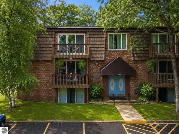 217 Fair St APT 11, Traverse City, MI 49686
