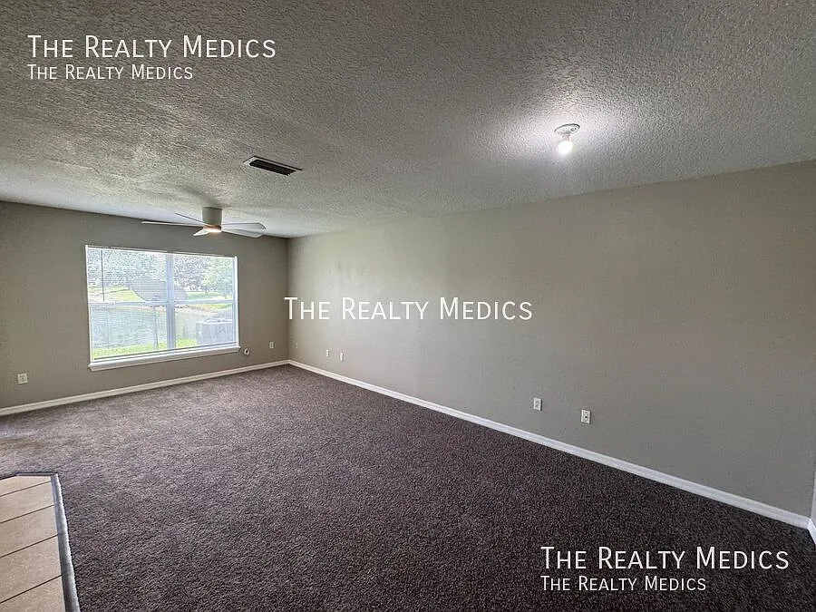 !Price Drop! Resort Living Starts Here | Stylish 4-Bedroom Retreat In Club Cortile! Gated Community! — Photo 4